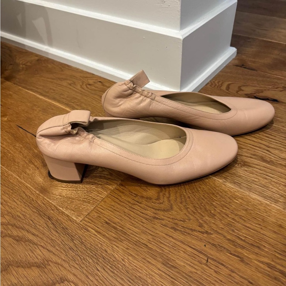 Everlane heels in size 8.5, made of leather lightly worn